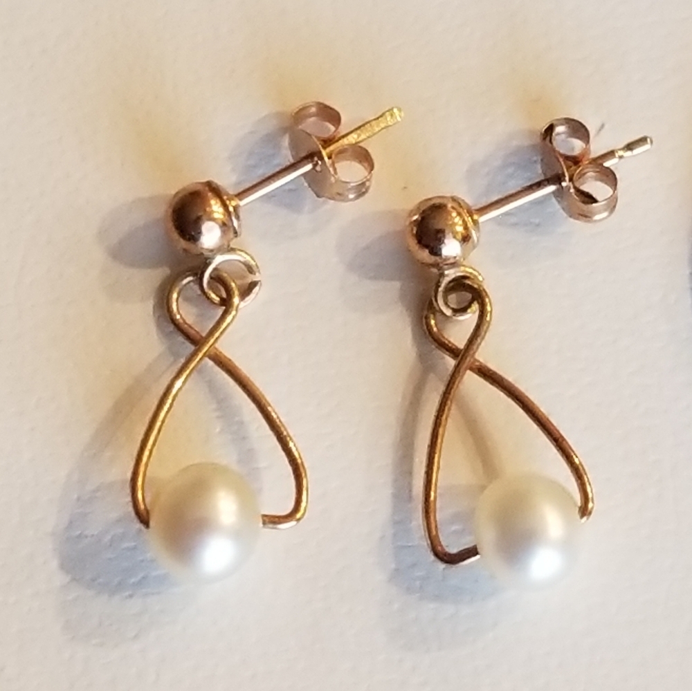 10K Gold Pearl Earrings